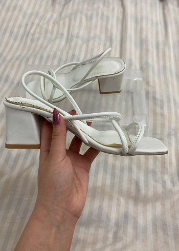 Beyaz Minimalist Topuklu Kadın Sandalet - Görsel 4