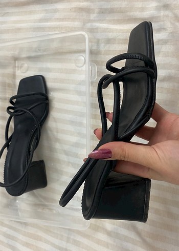 Siyah Topuklu Minimalist Kadın Sandalet - Görsel 4