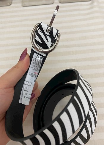 Deri Siyah Beyaz Çizgili Kadın Kemer - Görsel 3