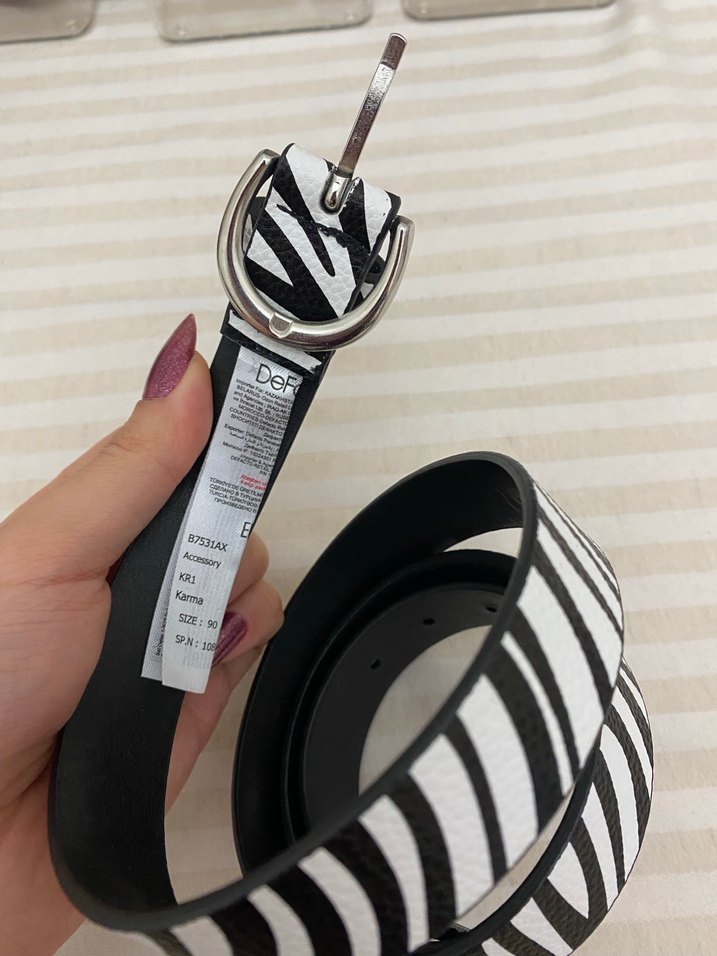 Deri Siyah Beyaz Çizgili Kadın Kemer - Görsel 3