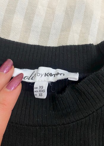 Siyah Yarım Balıkçı Yaka Kısa Kollu Kadın Tişört - Görsel 3