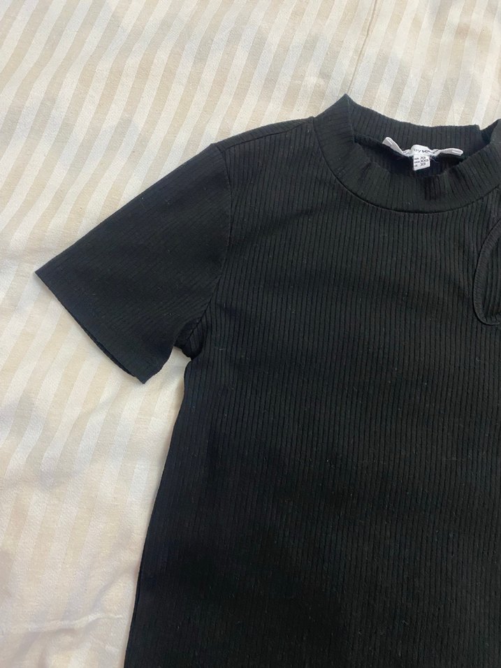 Siyah Yarım Balıkçı Yaka Kısa Kollu Kadın Tişört - Görsel 2