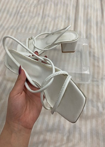 Beyaz Topuklu Kadın Sandalet - Görsel 3