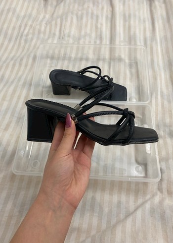 Kadın Siyah Topuklu Minimalist Sandalet - Görsel 3