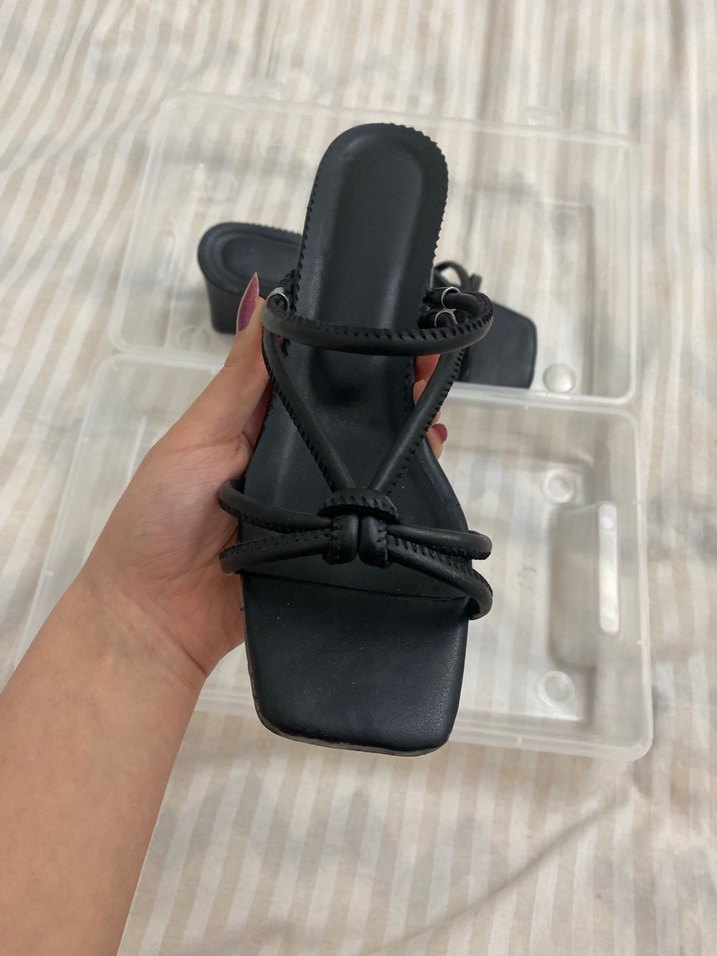 Kadın Siyah Topuklu Minimalist Sandalet - Görsel 2