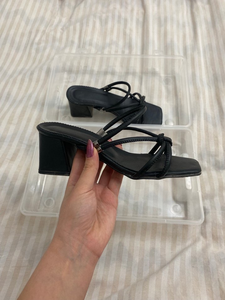 Kadın Siyah Topuklu Minimalist Sandalet - Görsel 3