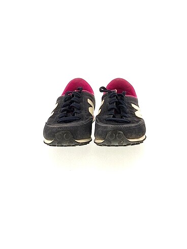 37,5 Beden New Balance Spor Ayakkabı %70 İndirimli.