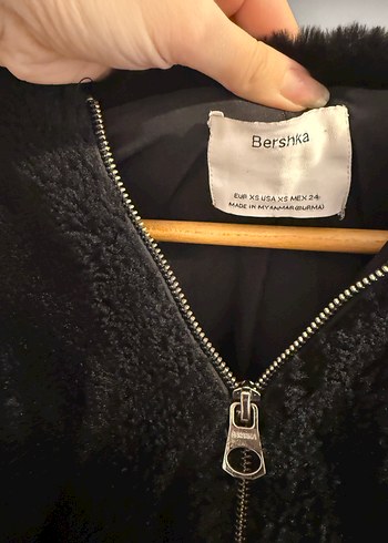 Bershka Siyah Kısa Kürk - Görsel 4