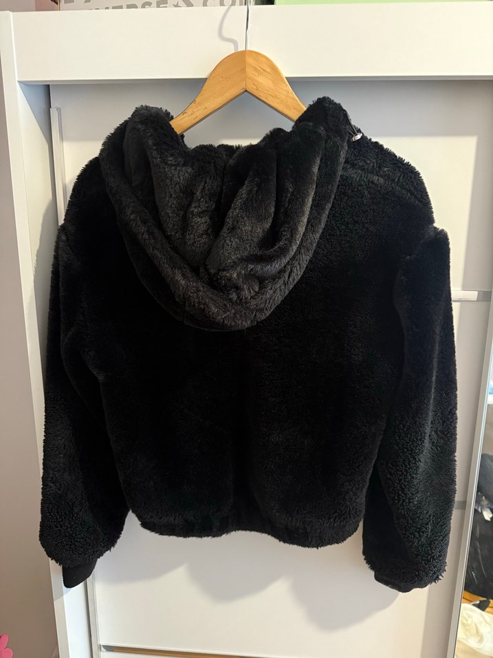 Bershka Siyah Kısa Kürk - Görsel 5