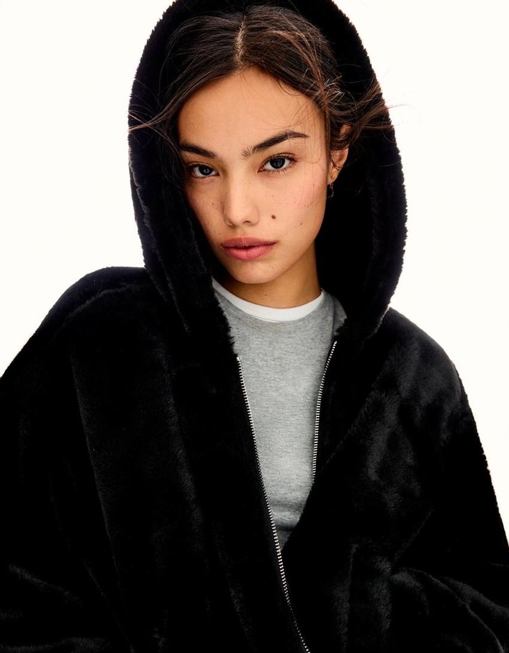 Bershka Siyah Kısa Kürk - Görsel 3