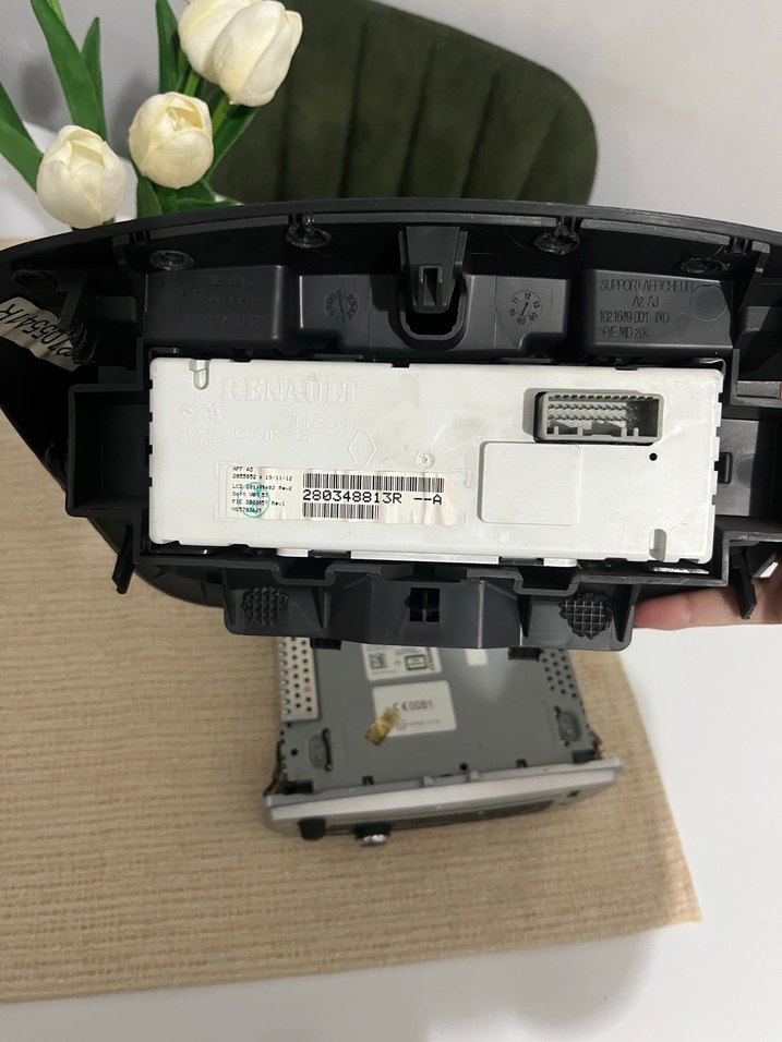 MEGANE 3 ORJİNAL TEYP VE EKRAN - Görsel 4