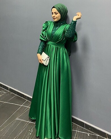 Özel dikim zümrüt yeşili abiye