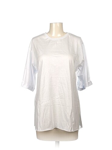 Diğer T-shirt %70 İndirimli.