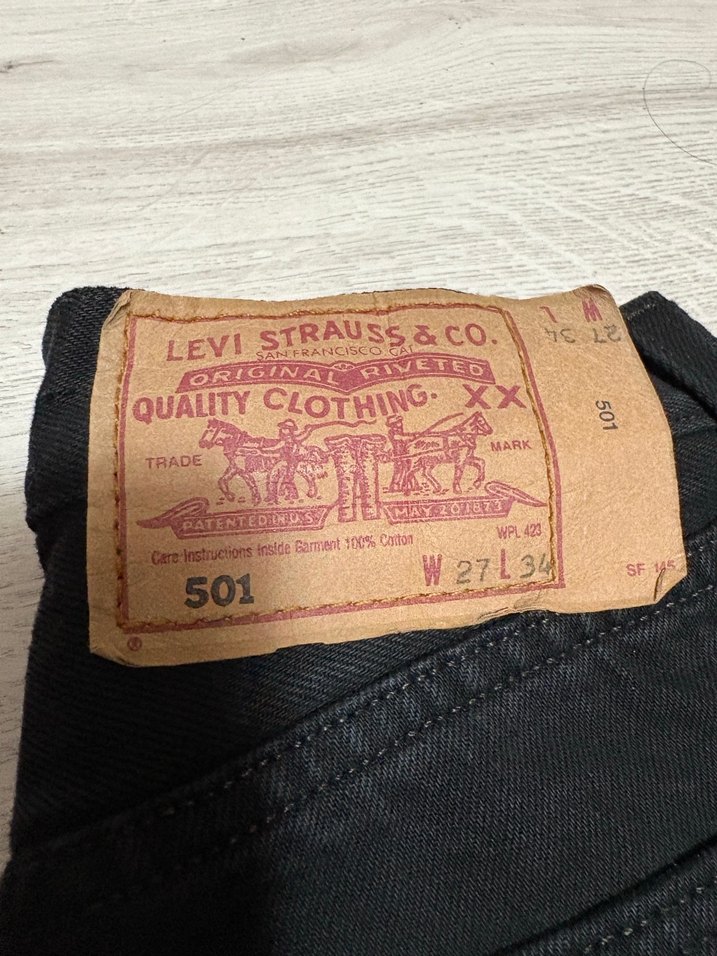 Düğmeli Siyah kadın Kot jean Pantolon levis 501 — görsel 2/9