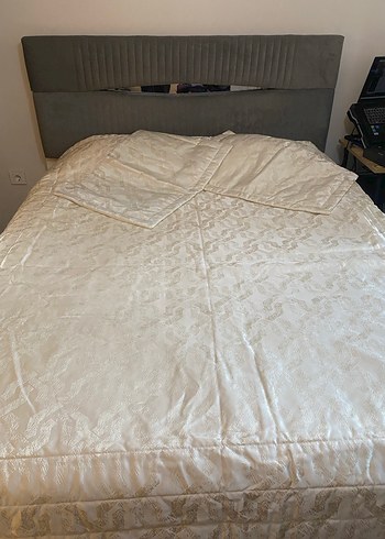 Parlak Beyaz Düz Yatak Örtüsü - Görsel 3