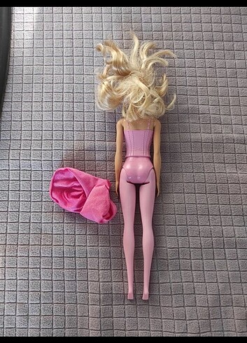 Barbie bebek 