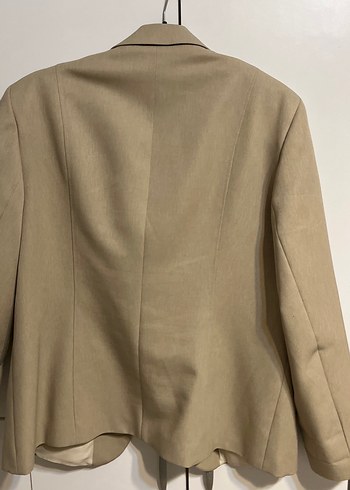 Bej Düğmeli Kadın Klasik Kesim Ceket - Görsel 3