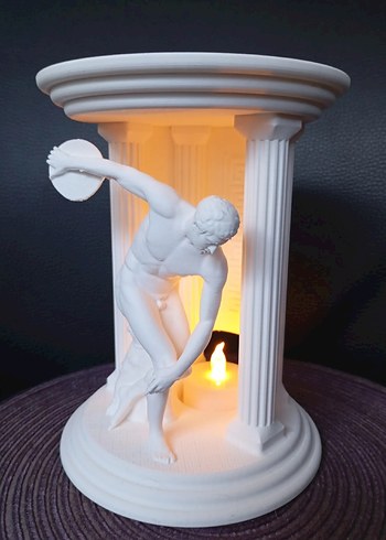 Beyaz Disk Atan Adam Heykeli - Görsel 2