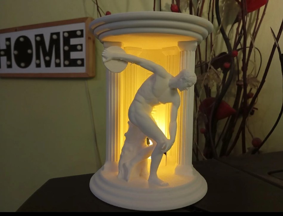 Beyaz Disk Atan Adam Heykeli - Görsel 3