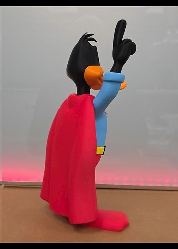 Süperman Kostümlü Daffy Duck Figürü 30cm - Görsel 4