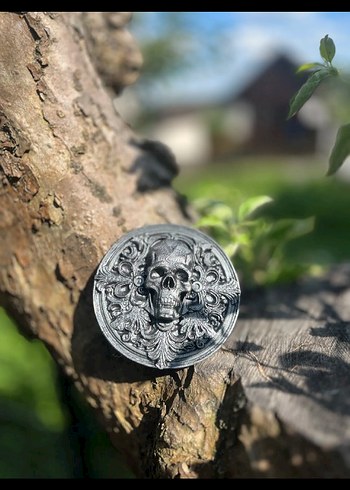 Bej Gotik Erkek Rozeti Kafatası Motifli - Görsel 3