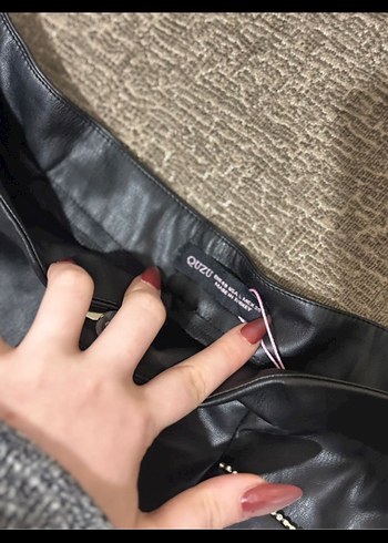 Siyah Deri Mini Şort - Görsel 3