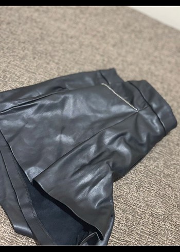 Siyah Deri Mini Şort - Görsel 5