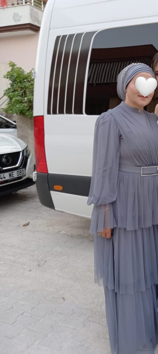 Gri Kat Kat Tüllü Tesettür Şık Abiye Elbise - Görsel 2