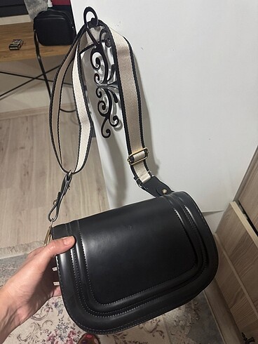 Çapraz askılı çanta