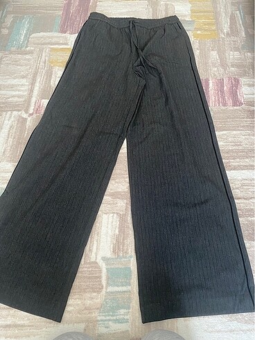 beli lastikli geniş paça kumaş pantolon koyu gri renkli
