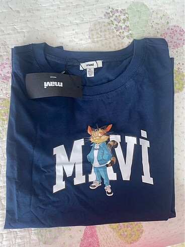 xl Beden mavi markalı hiç giyilmemiş tişört