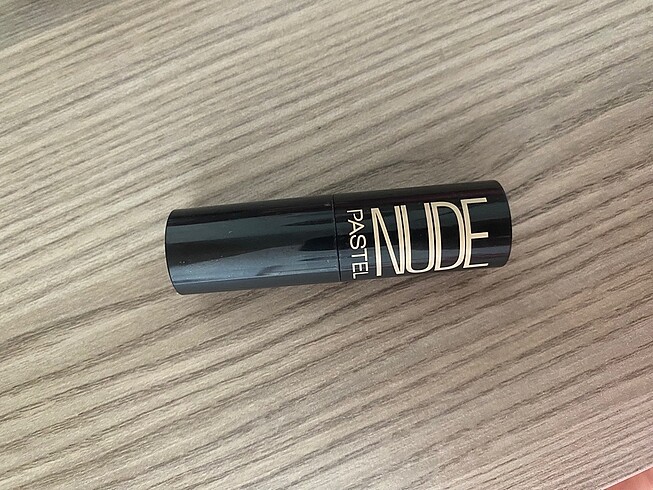 pastel nude ruj