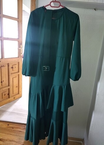 Her yerde giyilebilen model çok beğenerek aldım . tavsiye ederim