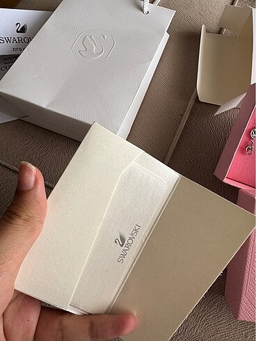 Beden Swarovski swan kolye