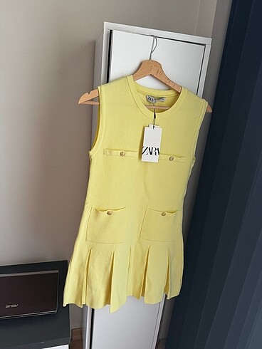 Butter yellow pileli triko elbise