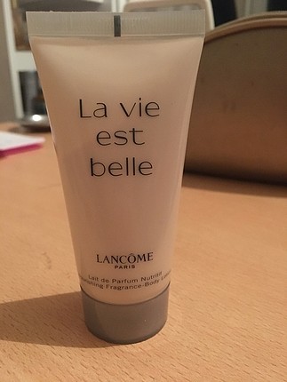 Lancome la vie est belle vücut losyonu