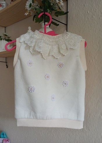 Dantel Detaylı Nakışlı Beyaz Kız Yeleği - Görsel 2