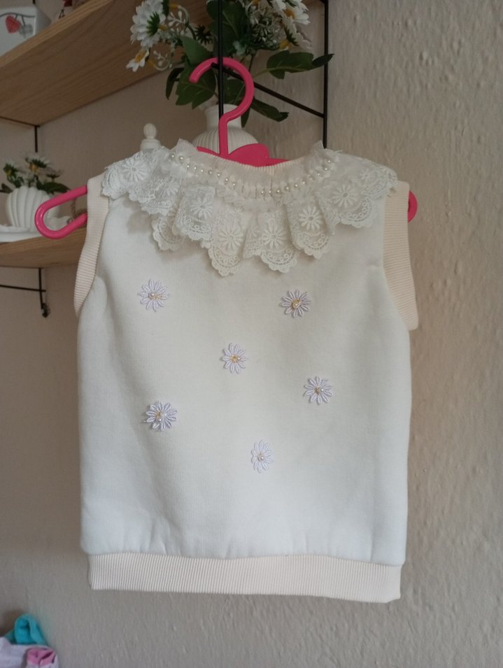 Dantel Detaylı Nakışlı Beyaz Kız Yeleği - Görsel 2