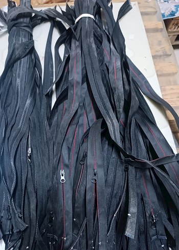 Çeşitli Renklerde Fermuarlar - Street Wear toplu fiyat - Görsel 7