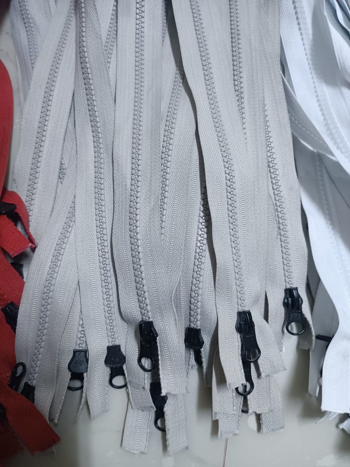 Çeşitli Renklerde Fermuarlar - Street Wear toplu fiyat - Görsel 2