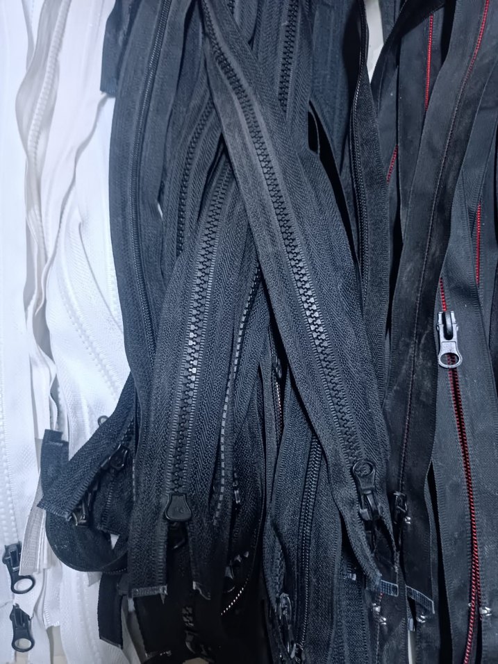 Çeşitli Renklerde Fermuarlar - Street Wear toplu fiyat - Görsel 4