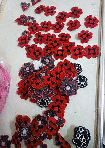 Kırmızı Siyah El Yapımı Çiçek Süslemeleri - Görsel 3