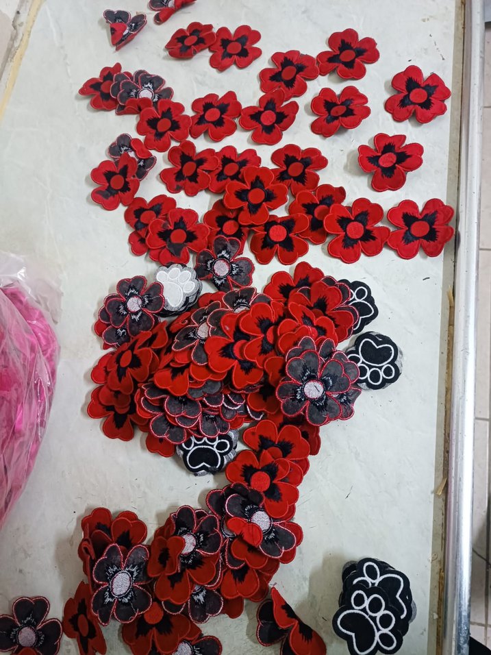 Kırmızı Siyah El Yapımı Çiçek Süslemeleri - Görsel 3