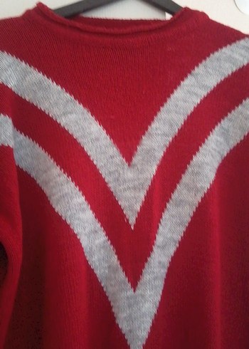 Gri Detaylı Kırmızı V Yaka Triko Kazak - Görsel 3