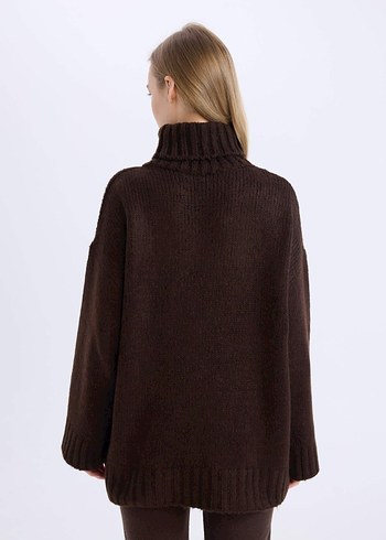 Kahverengi Boğazlı Örgü Yün Kazak - Görsel 4