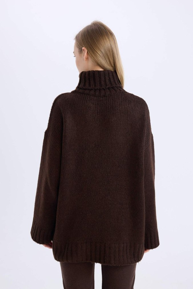 Kahverengi Boğazlı Örgü Yün Kazak - Görsel 4