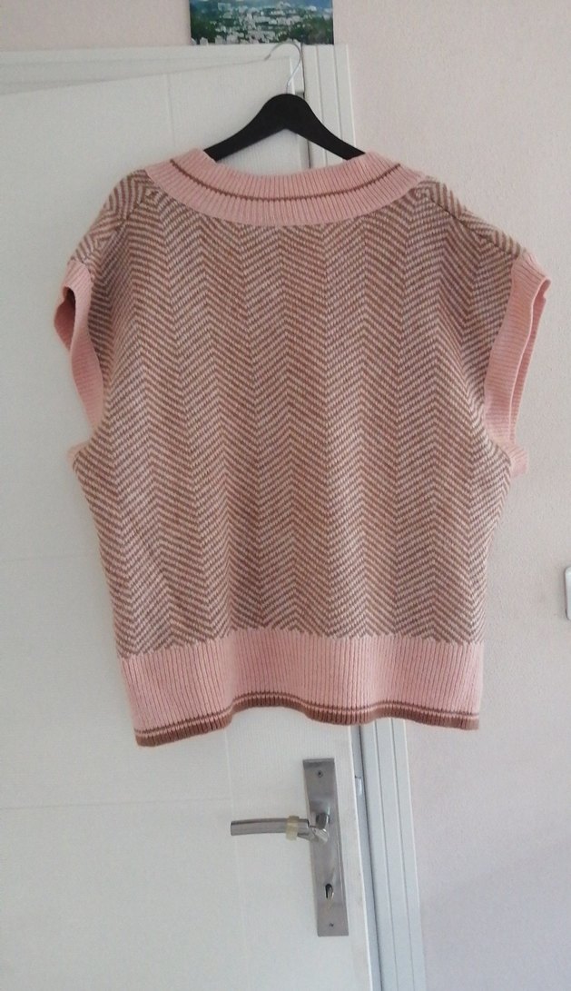 V Yaka Bej Kısa Triko Süveter - Görsel 2