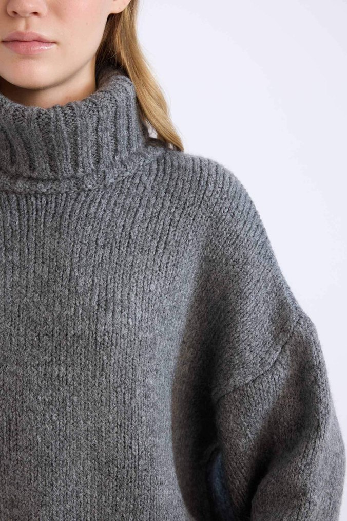 Gri Yüksek Yakalı Örgü Kadın Kazak - Görsel 4