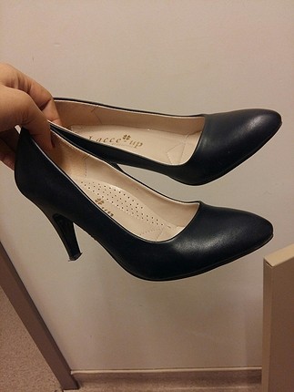 siyah stiletto