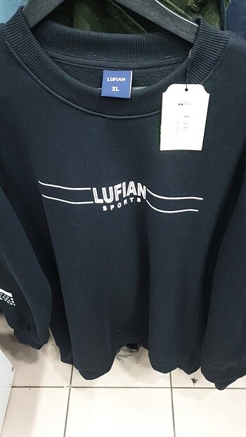xl Beden siyah Renk DEPOYU BOŞALTIYORUZ ORJİNAL DIR.